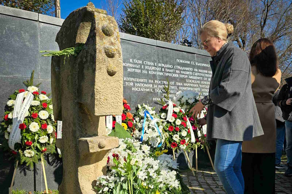 Днес, 1 февруари, пред Мемориала на жертвите на комунистическия режим в София, се проведе възпоменателна церемония в памет на хилядите загинали в годините на политически репресии