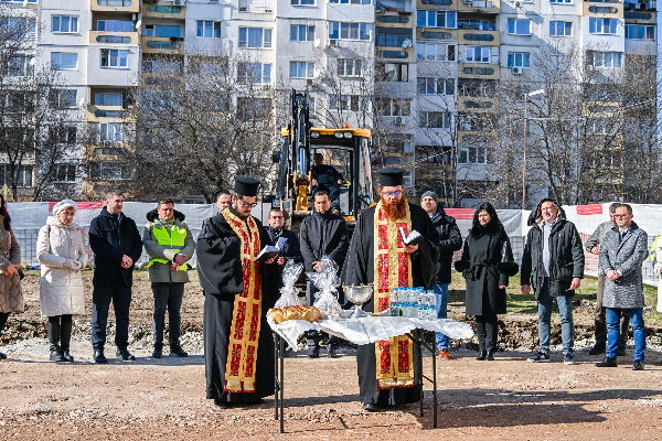 Васил Терзиев направи „първа копка“ на нова детска градина в кв. „Красна поляна“
