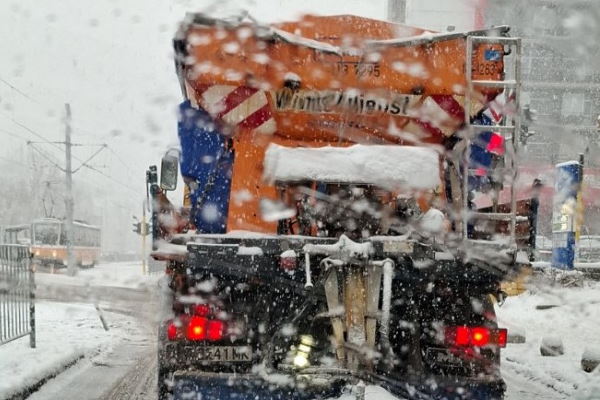 170 снегопочистващи машини извършват обработки на територията на Столичната община