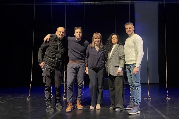 Столичната община подари спектакъл, посветен на Васил Левски, на хората от центровете за социални услуги в София 