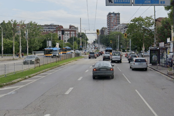 Работата по модернизацията на ул. „Опълченска“ продължава