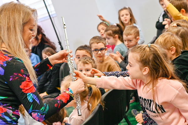 ОКИ „Надежда“ започва образователни концерти за деца в детските градини