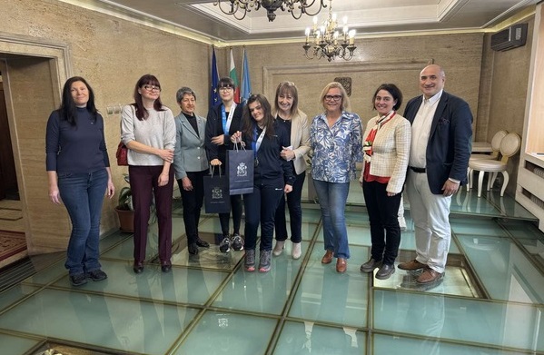 Зам.-кметовете Надежда Бачева и Благородна Здравкова поздравиха софийските спортисти с успеха им на Спешъл Олимпикс игрите