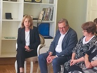 Кметът Фандъкова се срещна с учители от домовете за възрастни хора