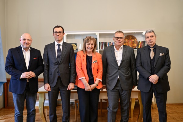 Кметът на София Васил Терзиев подписа Меморандум за сътрудничество с трите Национални академии по изкуствата – НАТФИЗ „Кръстьо Сарафов“, НМА „Проф. Панчо Владигеров“ и НХА