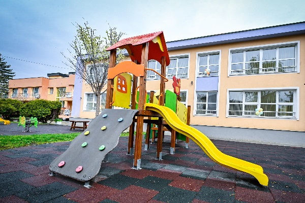 Ежегодни награди на Столична община в областта на предучилищното и училищното образование - подкрепете любимите си детски градини и училища