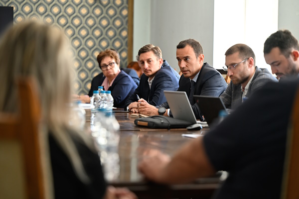 Кметът Васил Терзиев предложи два варианта за увеличение на заплатите на работещите в транспорта