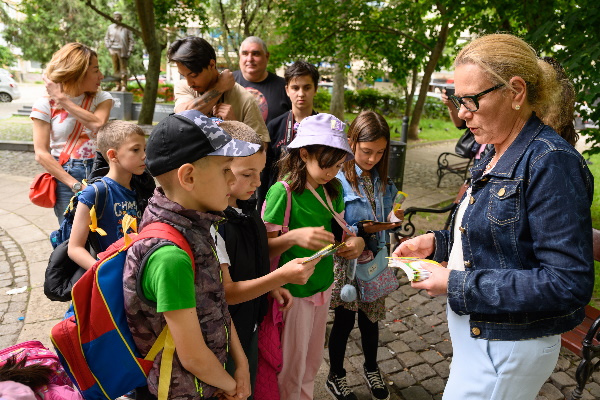 „ВРЕМЕЛИНИЕ“: Млади хора от социалните услуги на София пресъздават града през обектива