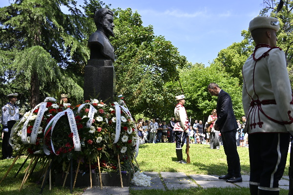 „Христо Ботев остави след себе си не само примера на саможертва, а и пример за отговорността на всеки един човек“, каза кметът Васил Терзиев