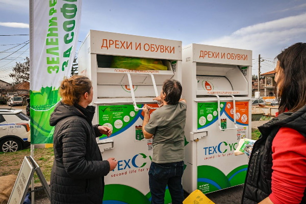 Със седем издания на 