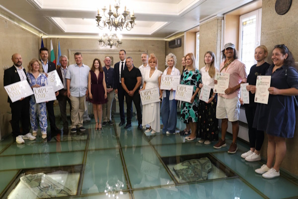 Васил Терзиев връчи свидетелства на майстори и калфи и поздрави членовете на Занаятчийската камара в България с техния празник