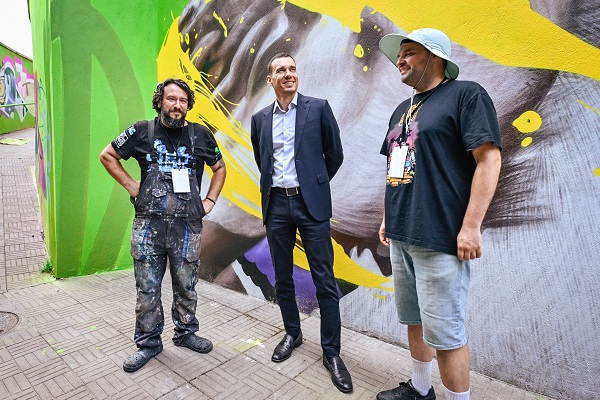 Кметът Васил Терзиев се включи в графити фестивала Sofia Urban Art, който преобрази подлез до Южния парк