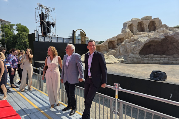 Васил Терзиев посети новата сцена на Софийската опера и балет пред храма „Свети Александър Невски“