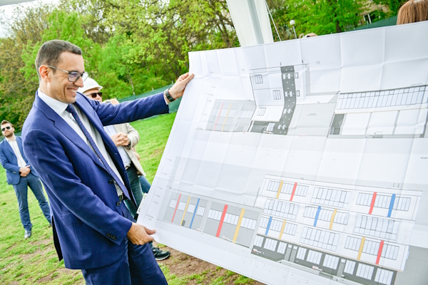 Кметът Васил Терзиев даде старт на разширението на 73. СУ „Владислав Граматик“