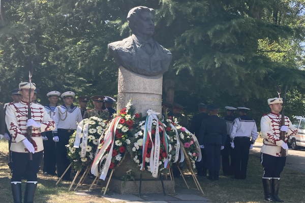 Зам.-кметът Надежда Бобчева участва в церемонията в чест на 188 години от рождението на Васил Левски