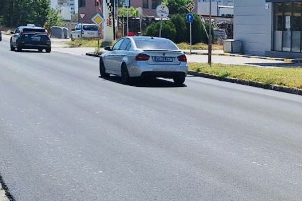 Продължава извършването на текущи ремонти и обновяване на тротоари в София