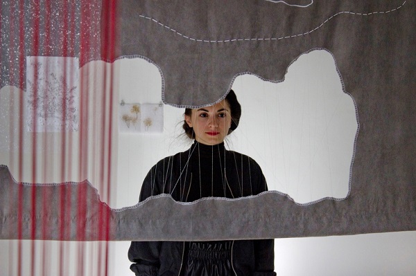 Екстравагантният визуален артист Мария Налбантова с номинация за Награда за полет в изкуството „Стоян Камбарев“ `2020