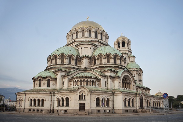 Столична община извършва дезинфекция на пространствата около всички храмове