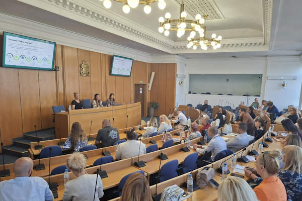 Проведена среща между дирекция 