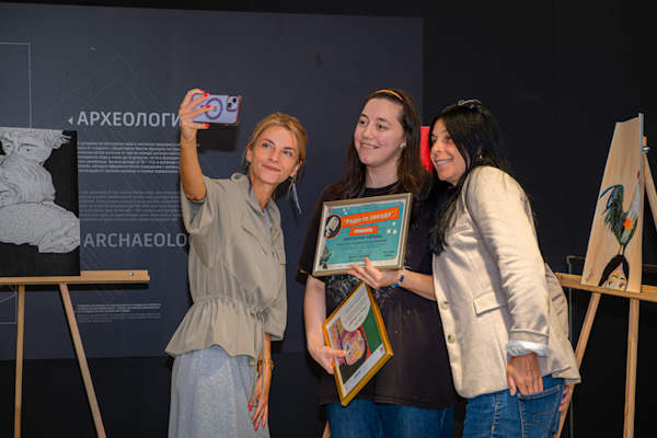 „Роди се звезда“ – когато музиката оживява върху платното