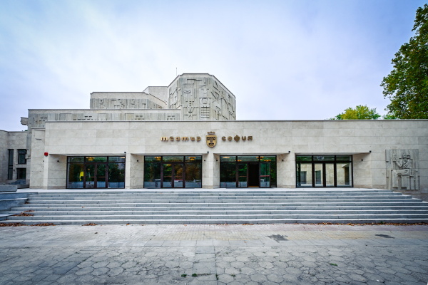 Васил Терзиев провери на място: Модернизацията на театър “София” ще приключи в срок