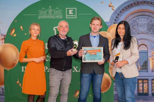 Поезията на Денис Олегов превзе Сцена 