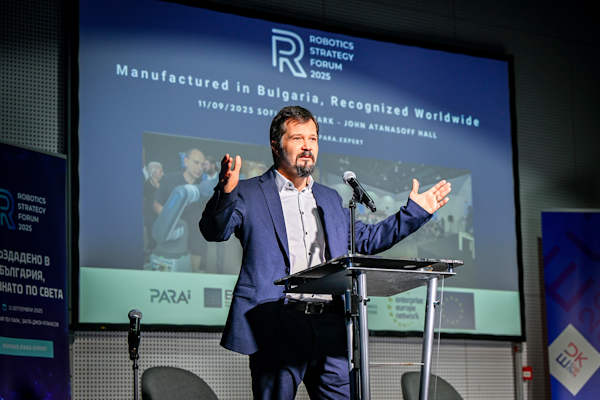 Зам.-кметът Иван Гойчев приветства участниците в седмото издание на Robotics Strategy Forum