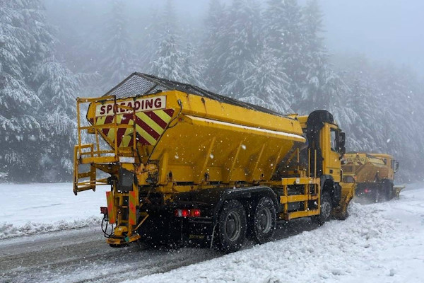 Първи сняг на Витоша – Столична община опесъчава пътищата, няма усложнения