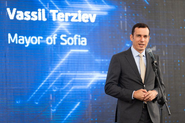 Васил Терзиев: „В България може. Когато има визия, знание и упоритост - граници няма. А София е градът, който не чака бъдещето, а го създава.“