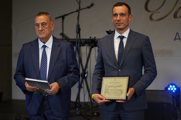 Кметът Васил Терзиев връчи награди в Националния конкурс на Камарата на строителите в България