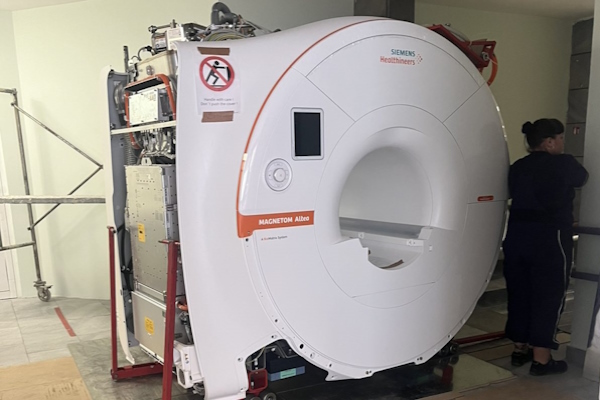 Започна монтирането на ЯМР за Общинската специализирана болница за онкологични заболявания