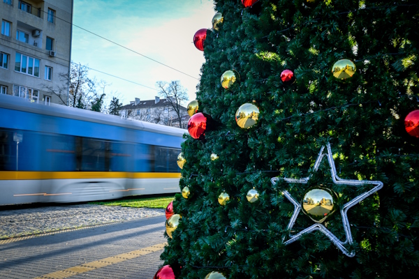 София посреща Коледа с двойно повече украса, празнични пространства и събития