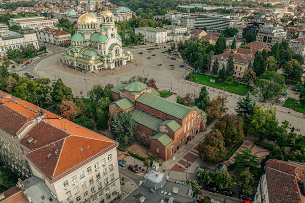 Столичната община поиска освобождаването на паркинга до „Св. Александър Невски“ от Народното събрание