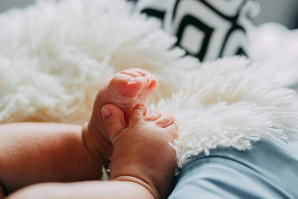 Две момичета са първите бебета в общинските АГ болници