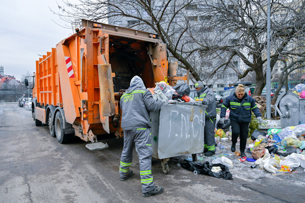 Продължава усилената работа по сметопочистването в София