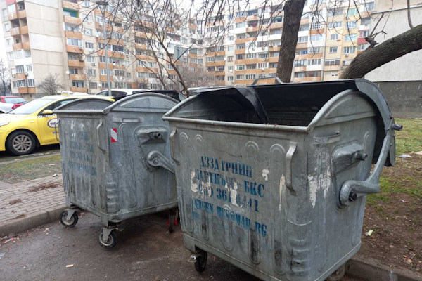 Работата по сметопочистването в „Слатина“, „Подуяне“ и „Люлин“ напредва с бързи темпове