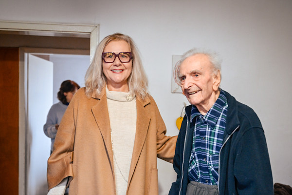 Зам.-кметът на София Надежда Бачева поздрави столетник за рождения му ден