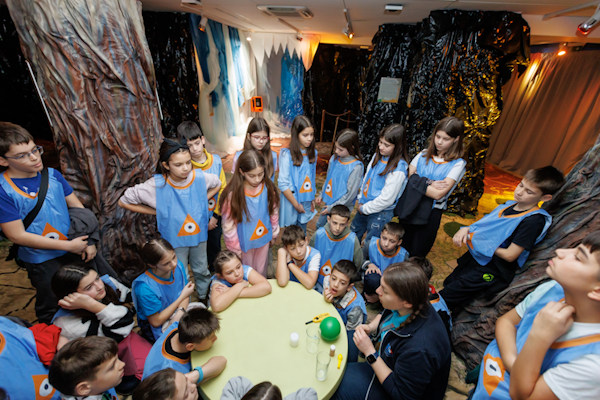 Благородна Здравкова: Над 240 групи посетиха изложбата „Какво става със Земята“ в 