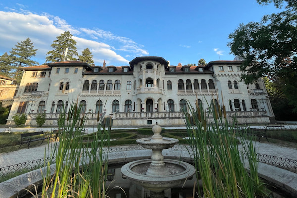 Кметът Терзиев предлага София да придобие сградата на Нотариата и централата на СДС на “Раковски”