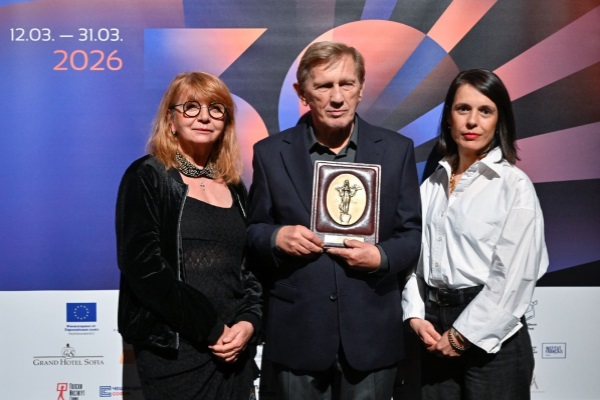 Ирина Дакова връчи „Наградата на София“ за принос към киноизкуството на Ян Енглерт