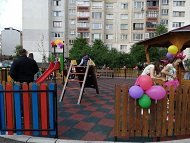 Нова детска площадка в „Надежда“, изградена с участието на домакинства в проект за разделно събиране на отпадъци