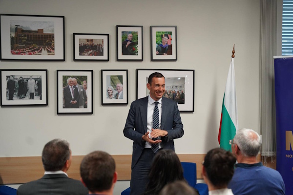 Васил Терзиев в Американския университет в България: Няма спасител - всеки от нас е отговорен за обществото, което изграждаме