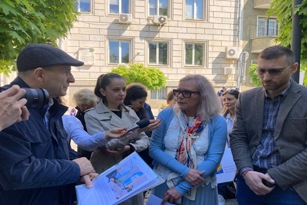 Заместник-кметовете на Столичната община Надежда Бачева и Никола Лютов се срещнаха с хората с увреждания