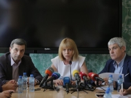 Кметът Фандъкова и синдикатите се споразумяха за приемането на тригодишна програма за увеличаване на възнагражденията в градския транспорт