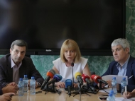 Кметът Фандъкова и синдикатите се споразумяха за приемането на тригодишна програма за увеличаване на възнагражденията в градския транспорт