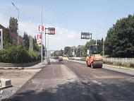 Изпълнява се полагането на биндера на южното пътно платно на бул. ”България”