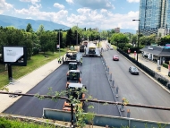 Започна полагането на последния пласт асфалтова настилка на бул. “България“