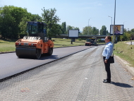 Започна полагането на биндер по северното пътно платно на бул. „България“