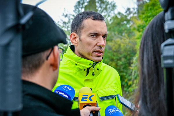 „Продължаваме работа по възстановяването на щетите и няма да спрем, докато градът не се върне към нормалния си ритъм. Най-важното е, че няма пострадали хора“, каза кметът на София