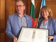 Кметът Фандъкова връчи почетен знак на Енцо Вецел – директор на 